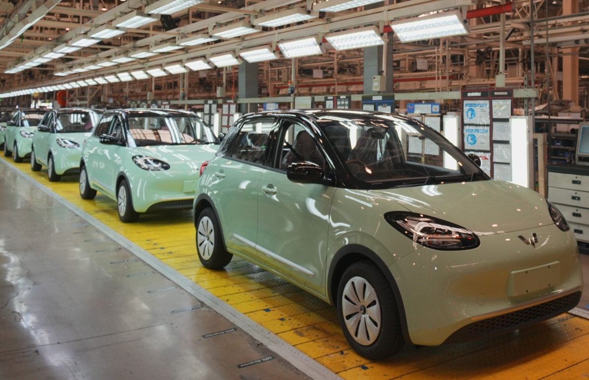 Jalin Kerjasama, Wuling Serahkan 50 Unit New BinguoEV Lite ke MPMRent