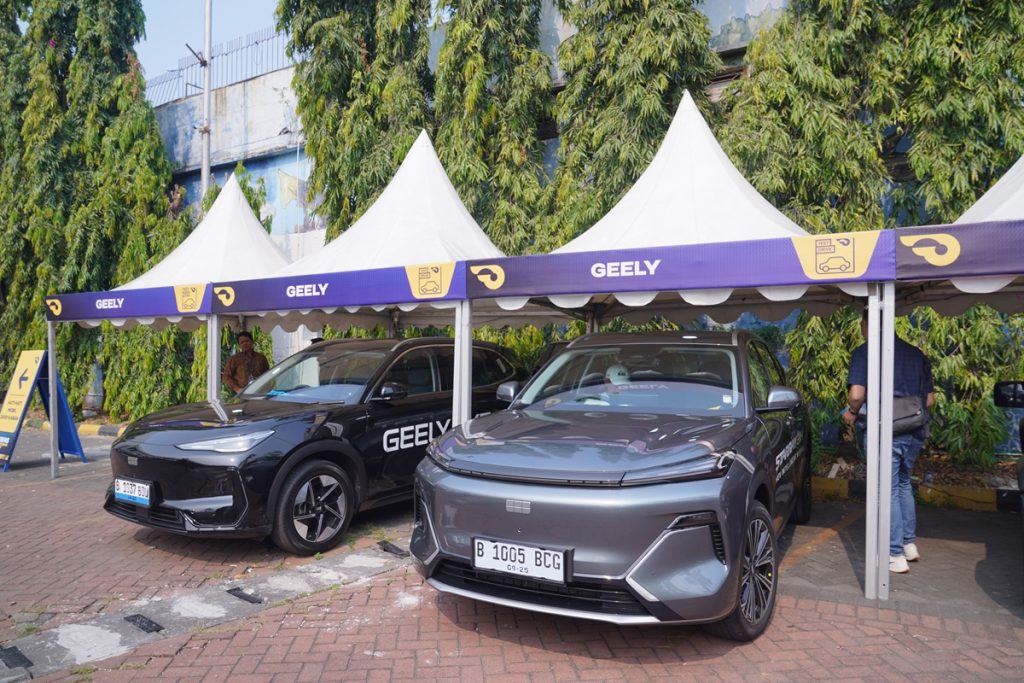 Foto 3 Pengunjung dapat mengeksplorasi Geely EX5 dan Geely Starray EM i sekaligus merasakan langsung pengalaman berkendara di area test drive yang tersedia