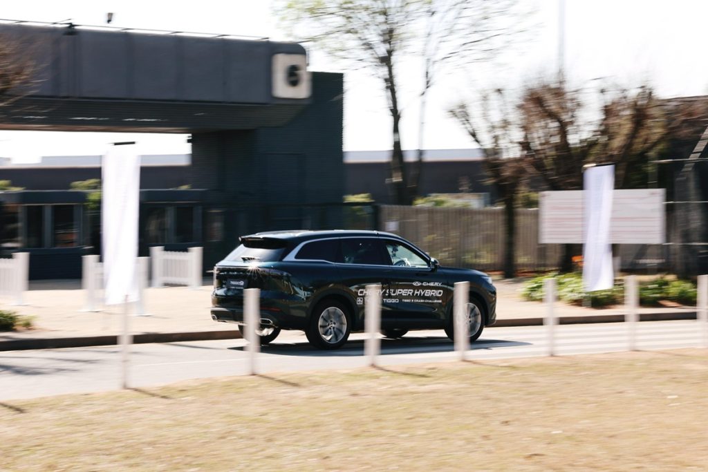 Dua Unit Chery TIGGO 9 CSH Saling Beradu untuk Buktikan Ketangguhan 2 Chery 1