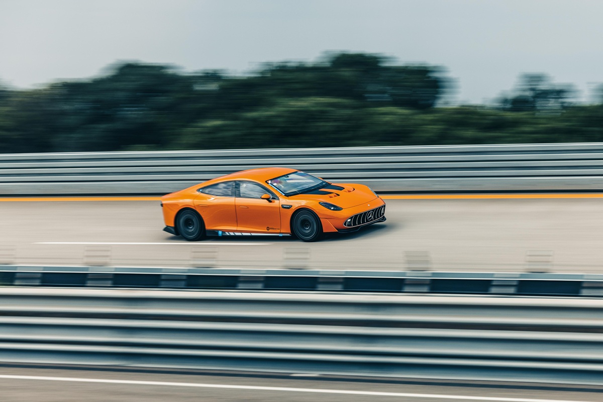 Mercedes-AMG dan Michelin Tembus Rekor Keliling Dunia dalam 8 Hari di Nardò 7 Mercedes-AMG dan Michelin Tembus Rekor Keliling Dunia dalam 8 Hari di Nardò