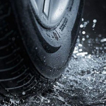 Di Musim Hujan Banyak Genangan Air, Waspadai Aquaplaning