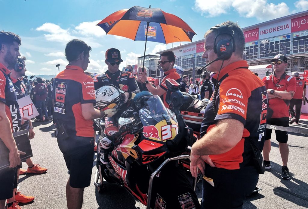 Red Bull Blue and Silver Mendominasi Garis Akhir MotoGP Indonesia 2 Red Bull MotoGP 2