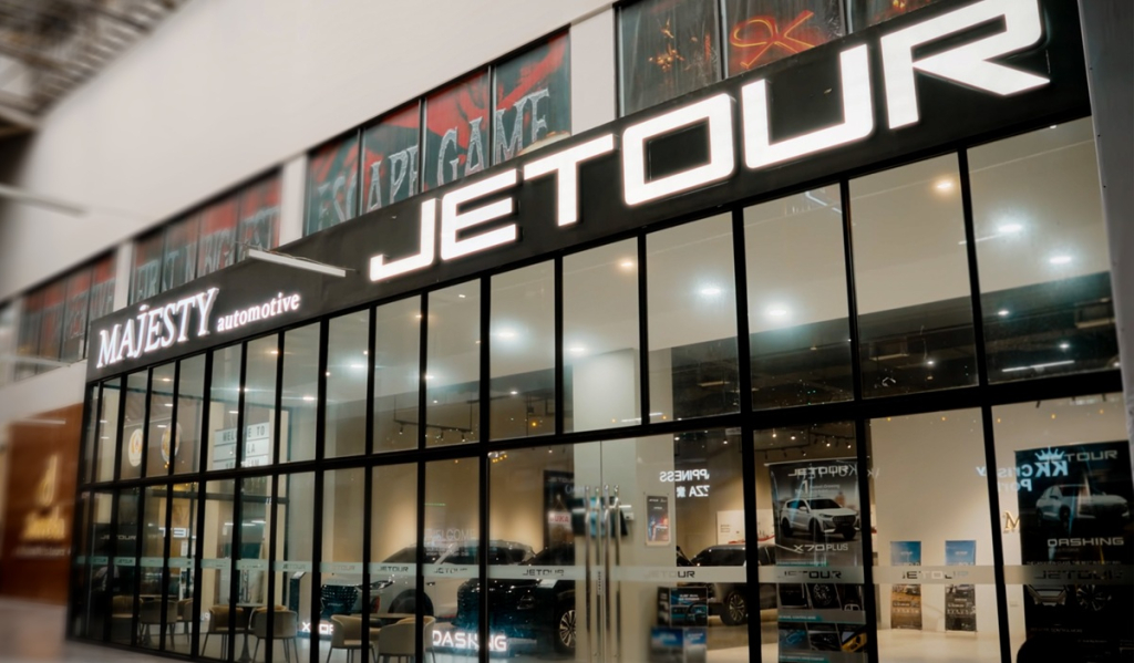 JETOUR T2 Jadi SUV ICE China Terlaris, Kuasai 83 Persen Penjualan JETOUR Indonesia 4 8. JETOUR Batam sebagai showroom terbesar JETOUR di Indonesia