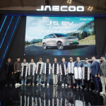 JAECOO Resmi Serahkan Unit J5 EV kepada Konsumen Secara Simbolis
