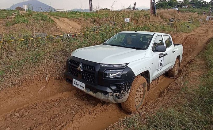 Mitsubishi Triton 2 1