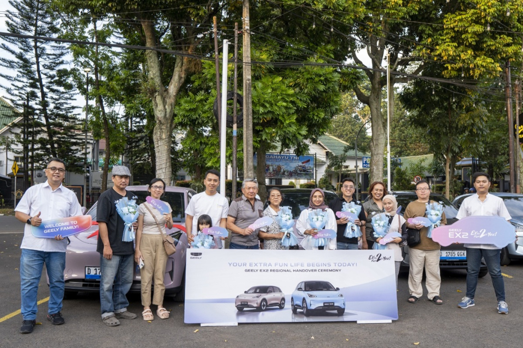 Geely Serah Terimakan EX2 ke 9 Kota, Perluas Jangkauan Konsumen di Indonesia 5 Geely 2 1