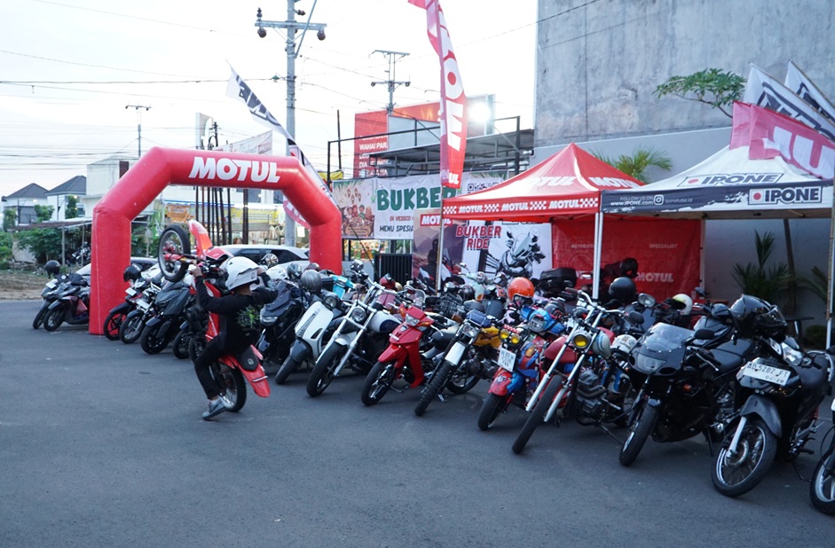 Ratusan Bikers Ramaikan Fun Riding dan Charity Ramadan Motul Indonesia di Solo 5 Motul 2