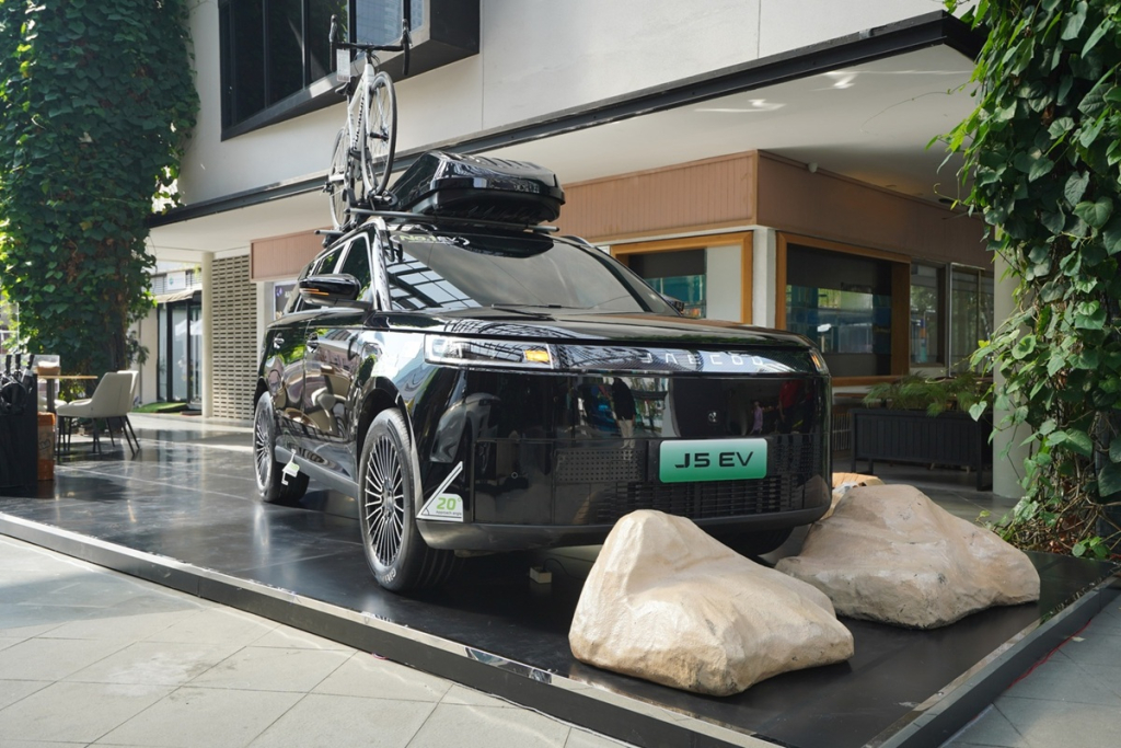 Foto 2 Tampak depan JAECOO J5EV di JAECOO LAND 2026