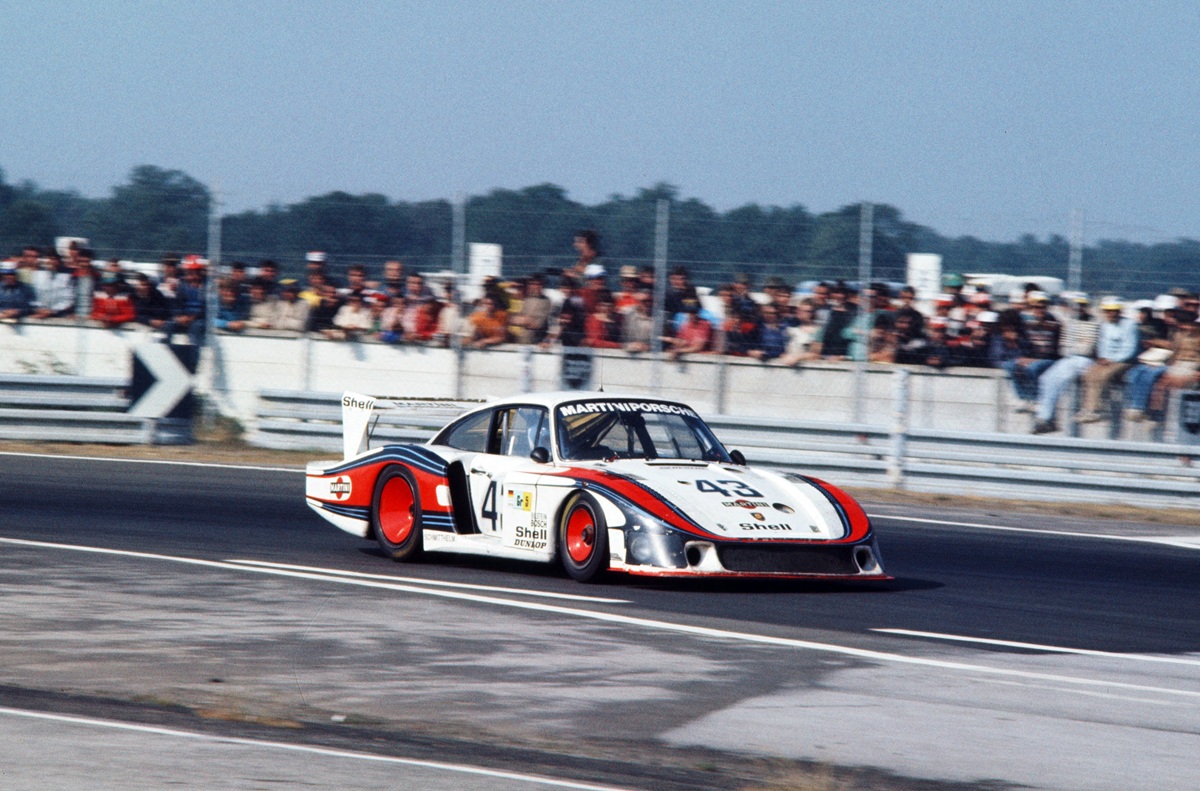 50 Tahun Porsche 935: Evolusi Ikonik dari Balap ke Legenda