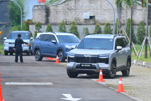 Merasakan Langsung Berkendara Wuling Eksion; SUV Elektrifikasi Terbaru Wuling Motors