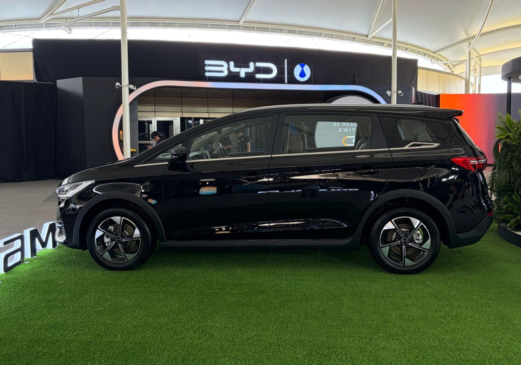 BYD M6 Usung Dual Mode, Gabungkan Efisiensi EV dan Fleksibilitas Hybrid 2 BYD M6 DM 1