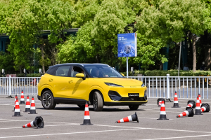 LEPAS E4 EV Hadir di Indonesia, SUV Listrik Bergaya Coupe dengan Jarak Tempuh 500 Km