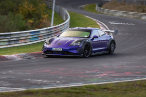 Porsche Taycan Turbo GT dengan Manthey Kit Pecahkan Rekor Nürburgring