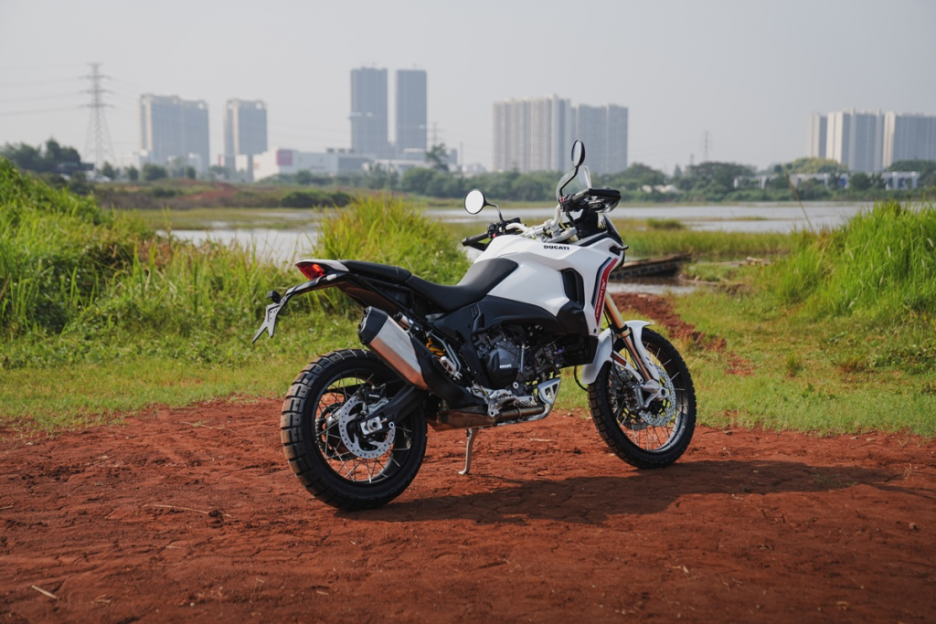 Ducati DesertX V2 4