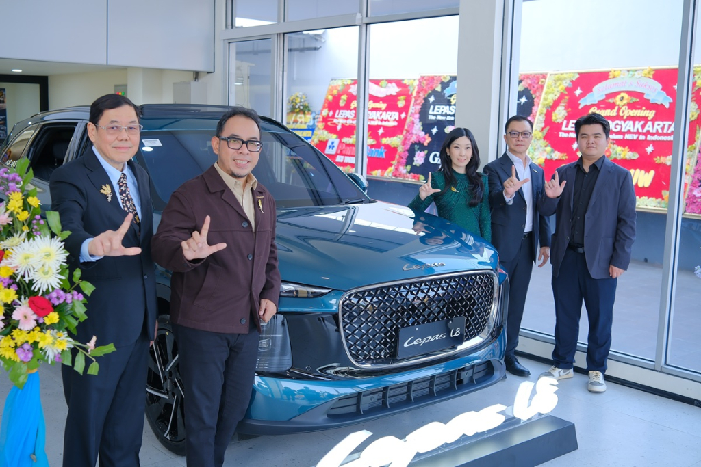 LEPAS Resmikan Showroom Pertama di Yogyakarta, Hadirkan Pengalaman Mobilitas Premium 3 LEPAS 1