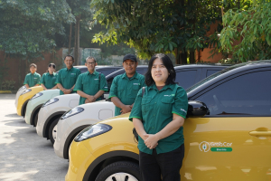 Perkuat Kolaborasi, Wuling Serahkan New BinguoEV Lite untuk GrabRentals