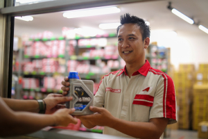 Auto2000 Ingatkan Pentingnya Cek Oli Mesin Sebelum Bepergian