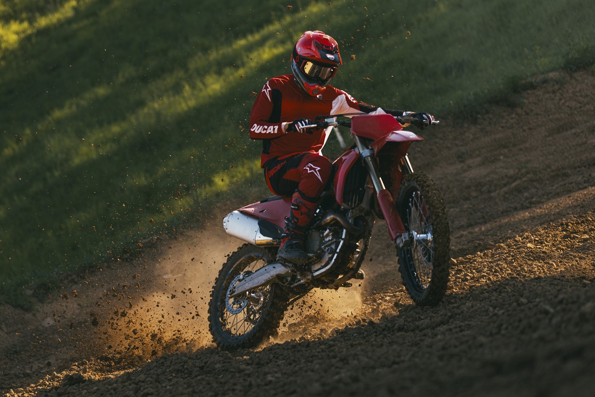 Dobrak Tradisi Motocross, Ducati Resmi Luncurkan Desmo250 MX Berteknologi MotoGP