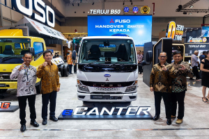 Mitsubishi Fuso Serahkan eCanter ke Fastana Logistik, Perkuat Ekosistem Truk Listrik di Indonesia