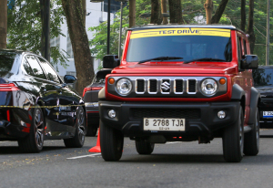 Suzuki Jimny 5-Door, SUV Kompak yang Ramah untuk Pengemudi Perempuan