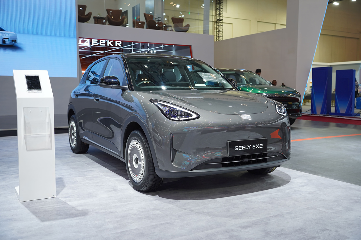 Geely EX2 Tampil Retro-Futuristik Berkat Kolaborasi dengan HSR Wheel