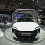 OMODA O4 Tampil dengan Cyber Mecha Design di GIIAS, EV Futuristis Bergaya AI