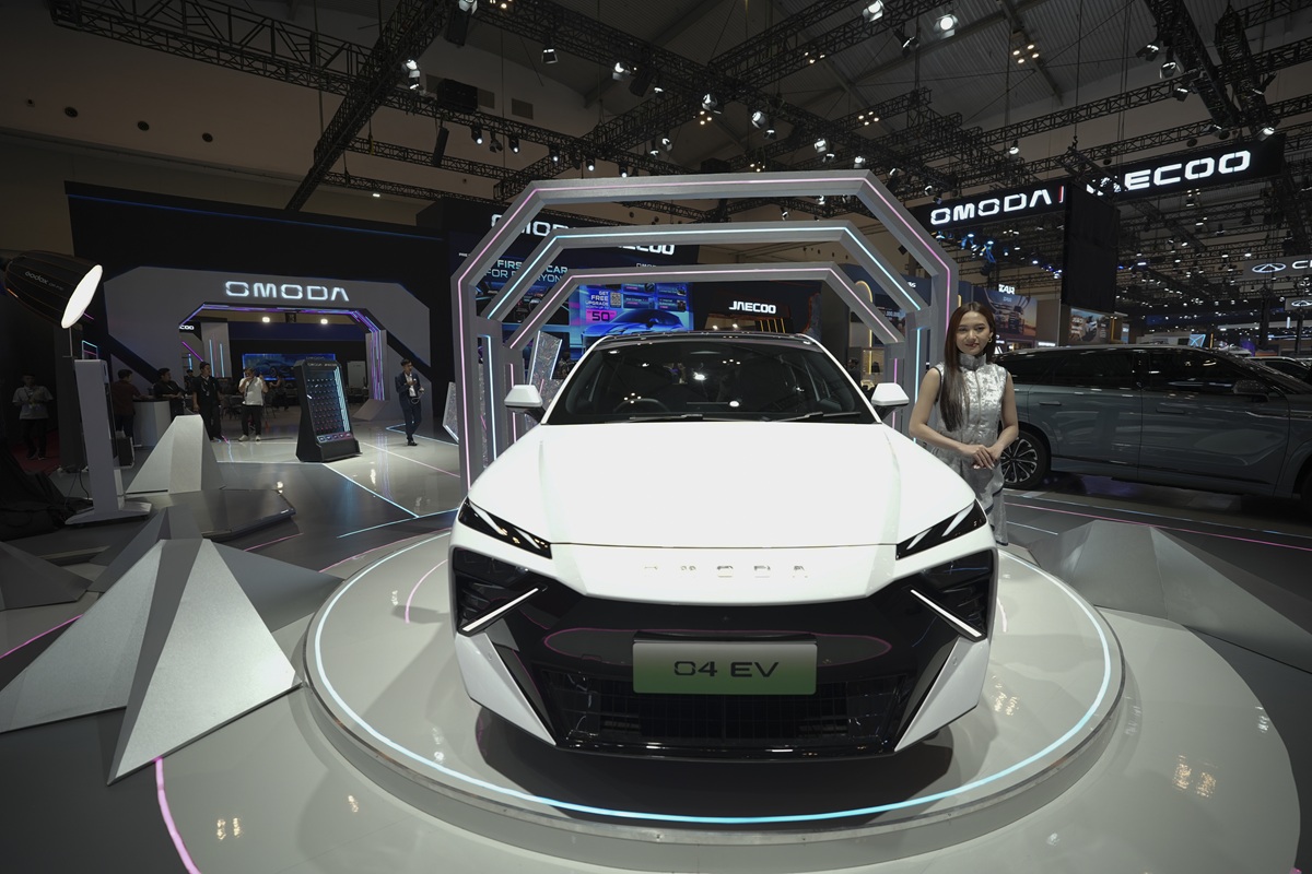 OMODA O4 Tampil dengan Cyber Mecha Design di GIIAS, EV Futuristis Bergaya AI
